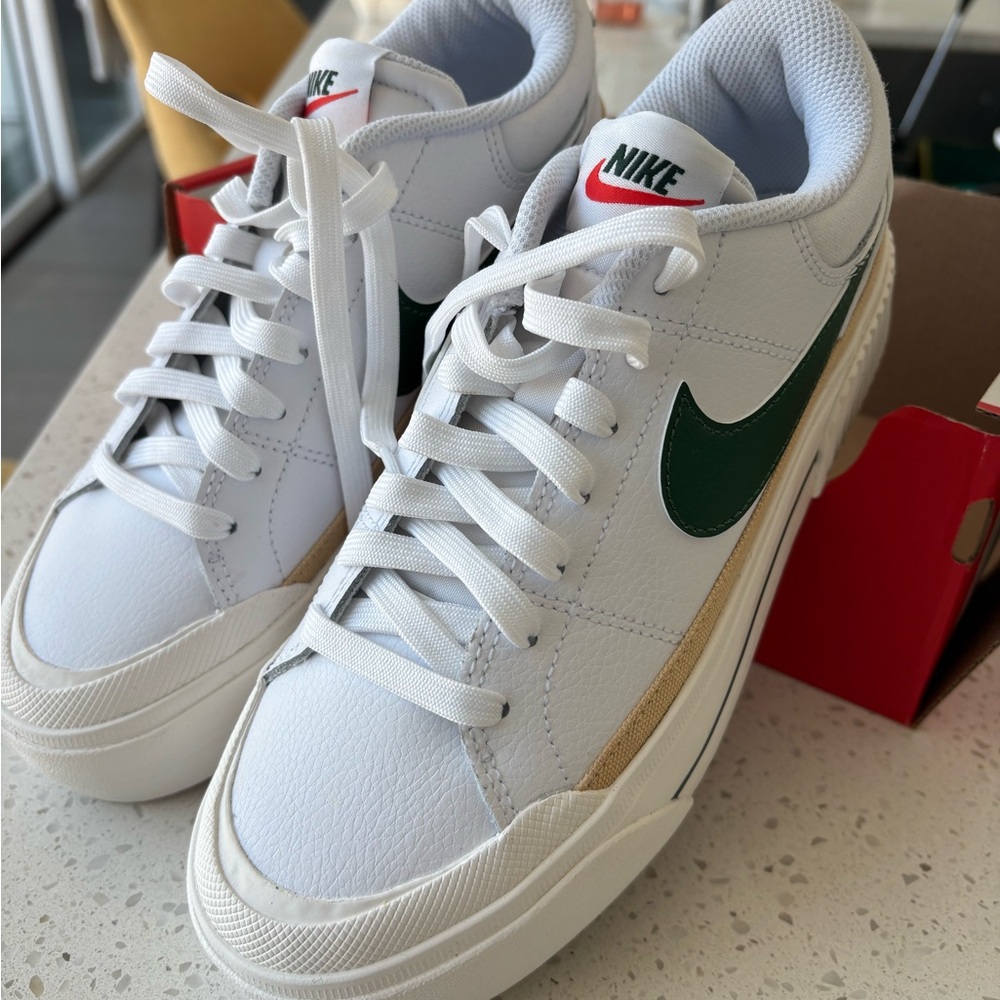Nike Court Legacy